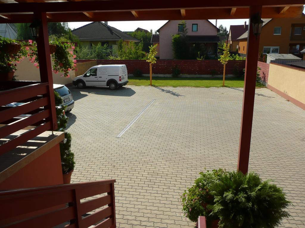Arany Patko Panzio Hotel Дебрецен Екстериор снимка