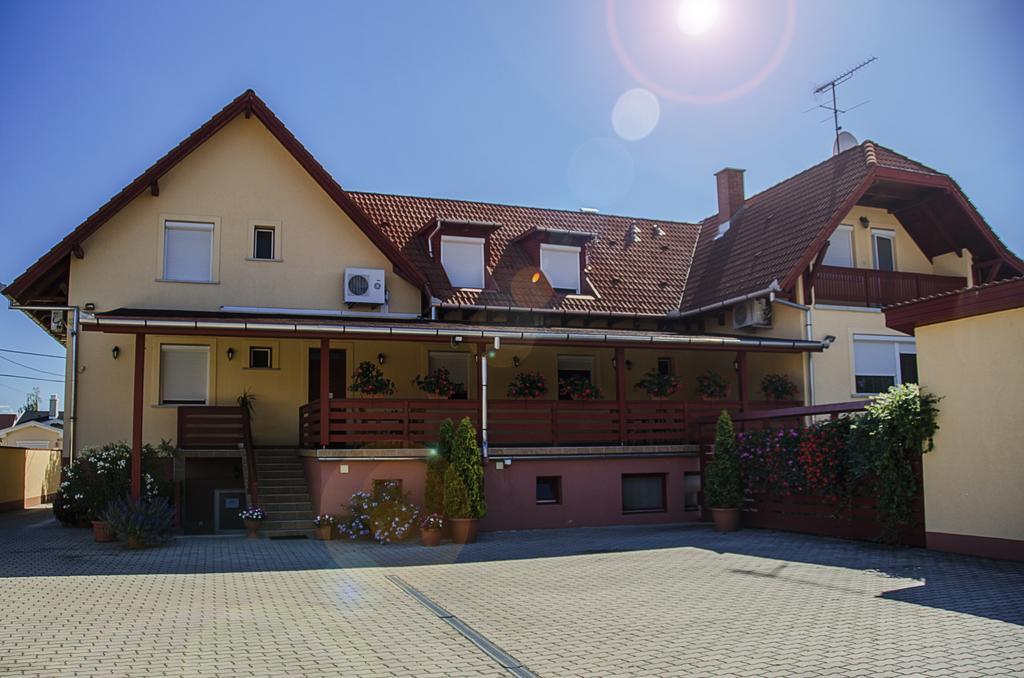 Arany Patko Panzio Hotel Дебрецен Екстериор снимка